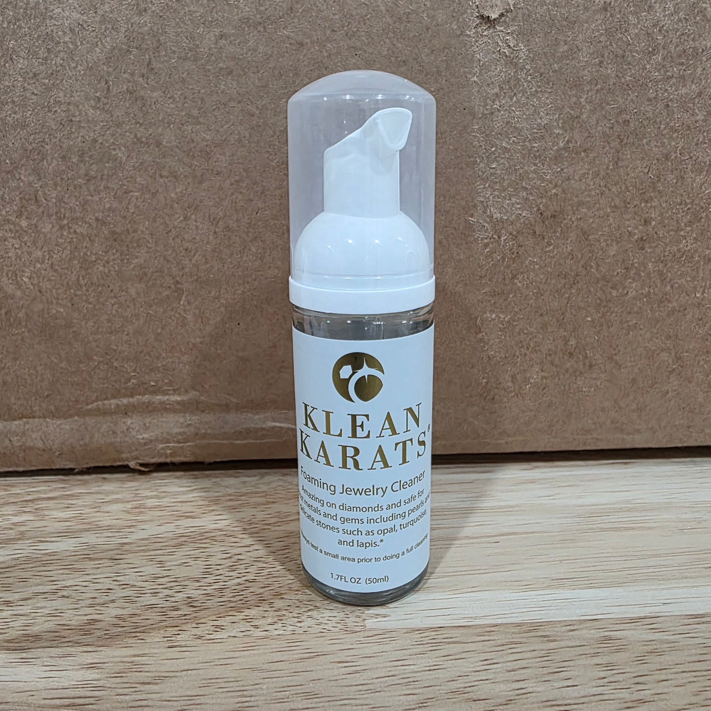 Foaming jewelry cleaner